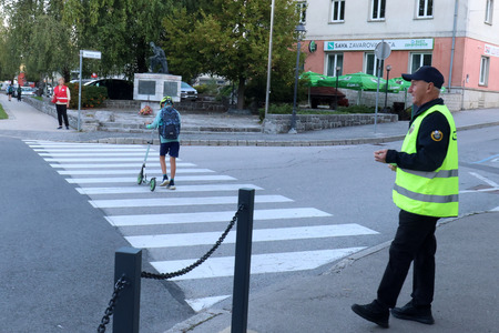 VARNA POT V ŠOLO ZŠAM CERKNICA 02 FOTO LJUBO VUKELIČ